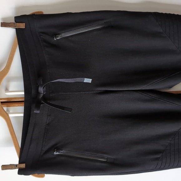 NWOT Alo Black Yoga Sweatpants Urban Moto Workout Gym M - Picture 9 of 15